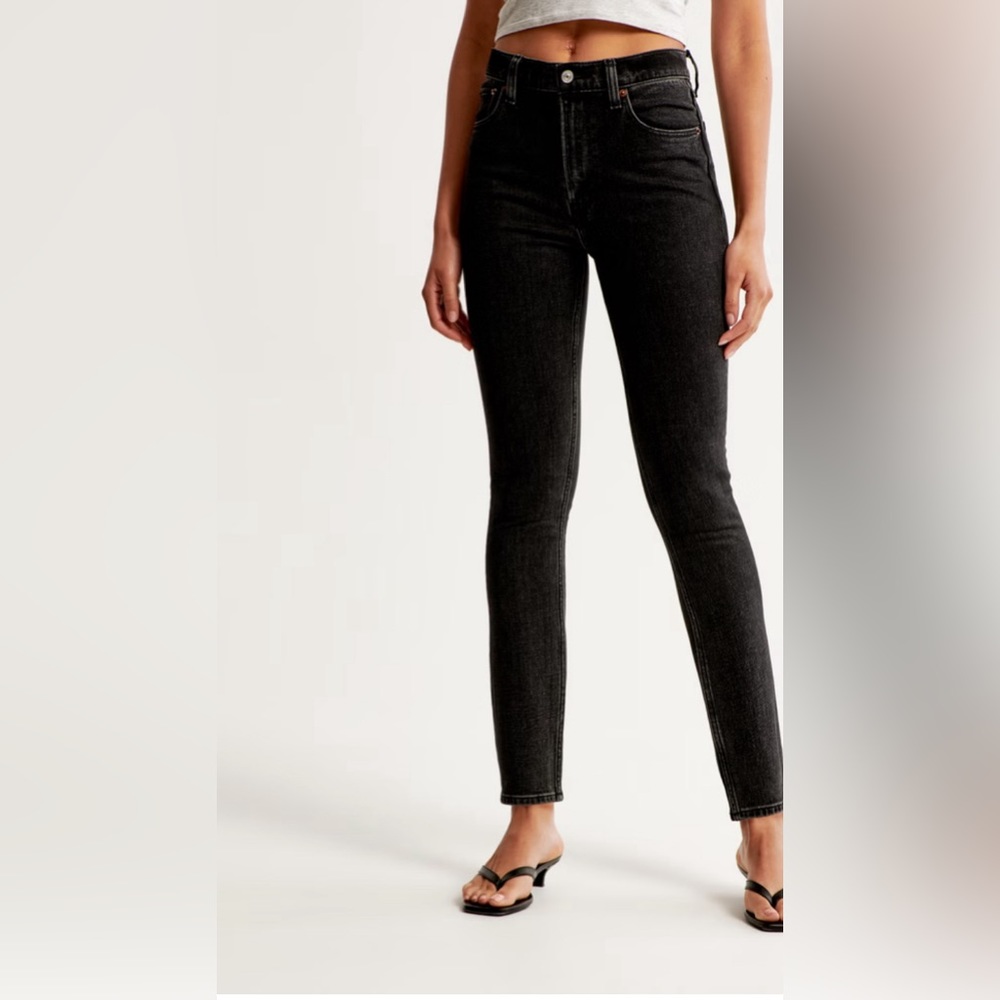 Black A&F skinny jeans